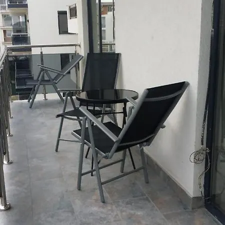 Iris Apartment *